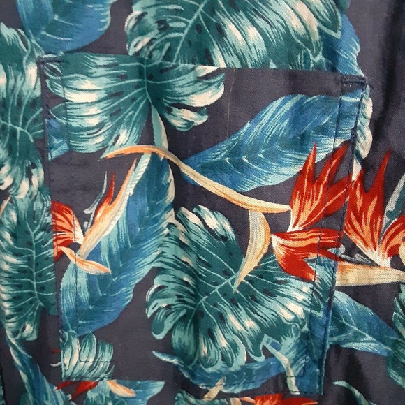 International Report Large Button Down Hawaiian, Magnum P.I. - Picture 6 of 8